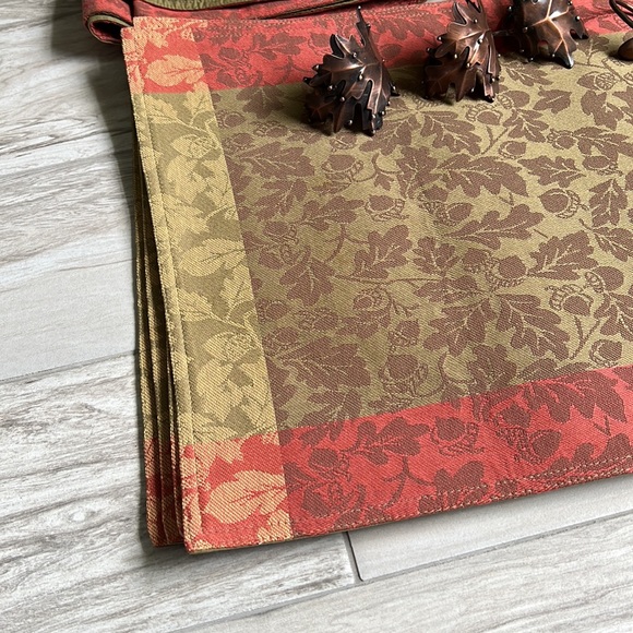 • Rose Tree Table Linens Bundle 🍁 🍂 • - Picture 5 of 9